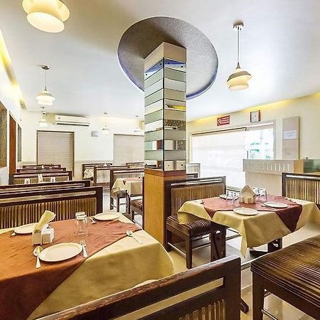 Hotel Corona Bharuch Екстериор снимка