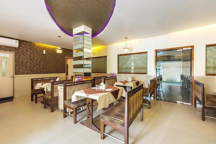 Hotel Corona Bharuch Екстериор снимка