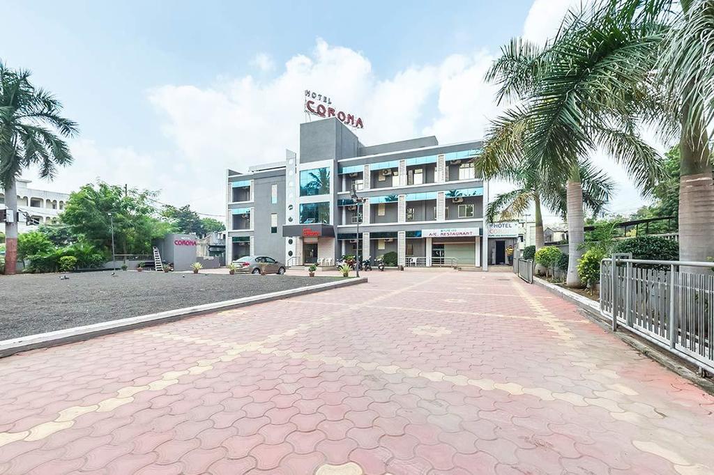 Hotel Corona Bharuch Екстериор снимка