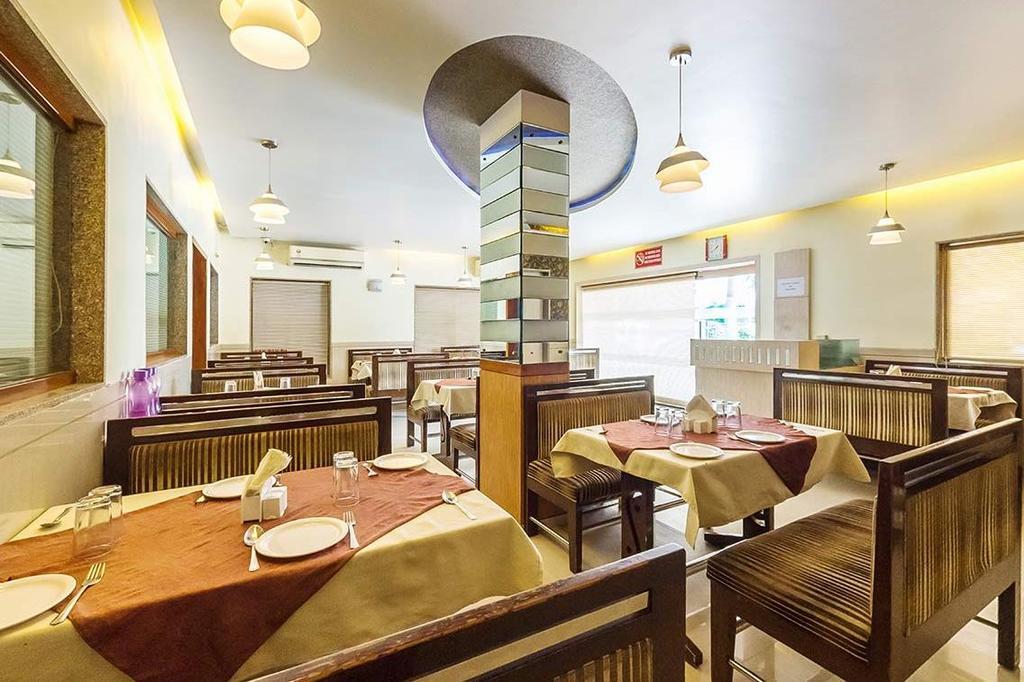 Hotel Corona Bharuch Екстериор снимка