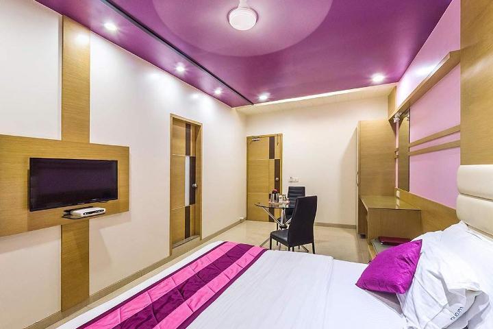 Hotel Corona Bharuch Екстериор снимка
