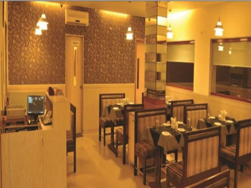 Hotel Corona Bharuch Екстериор снимка